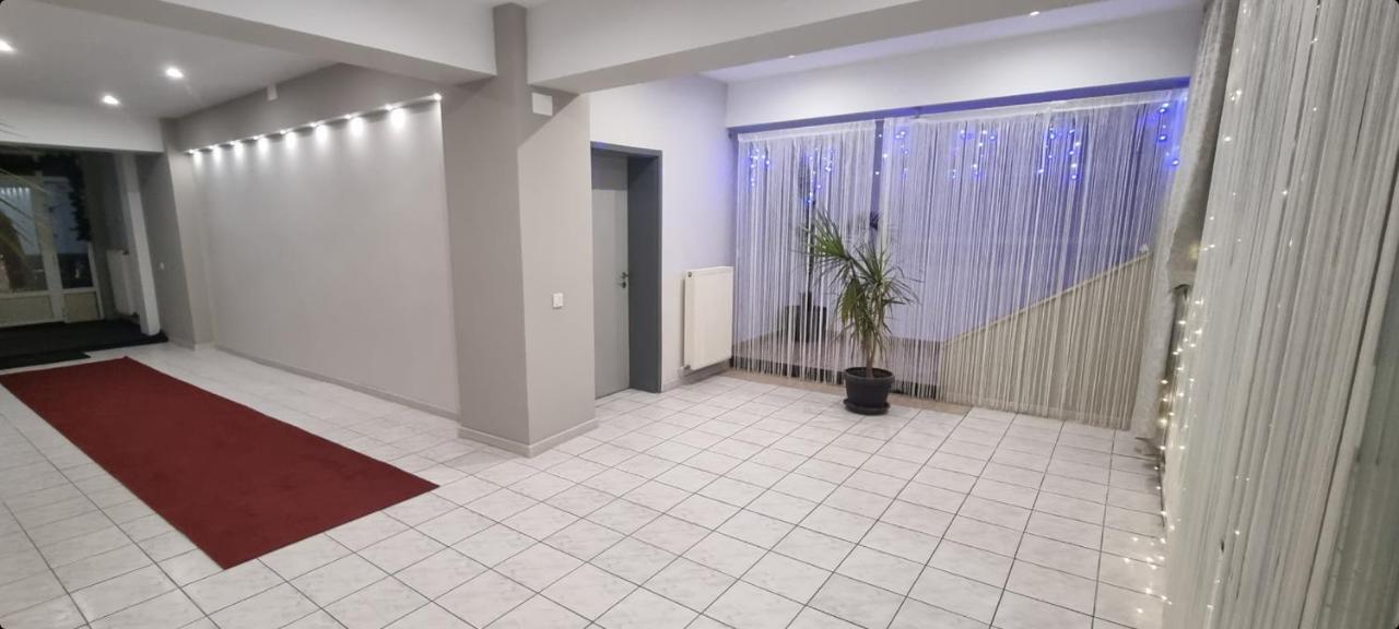 Casablanca Hostel Craiova Bagian luar foto